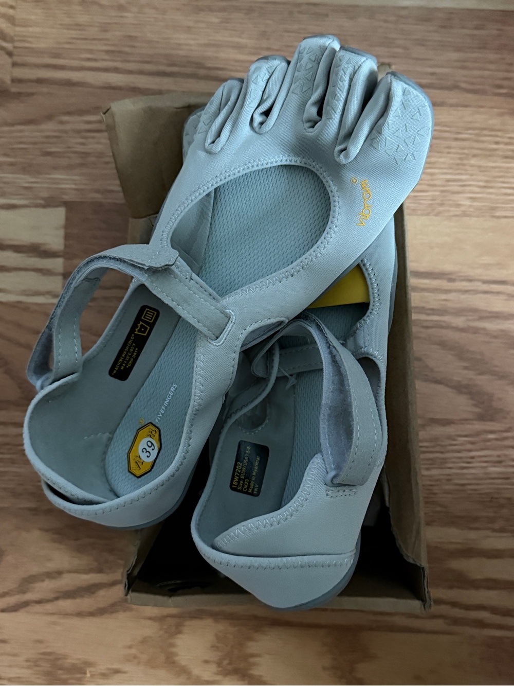 Vibram Women's Light Gray FiveFingers Strappy Toe Sandals